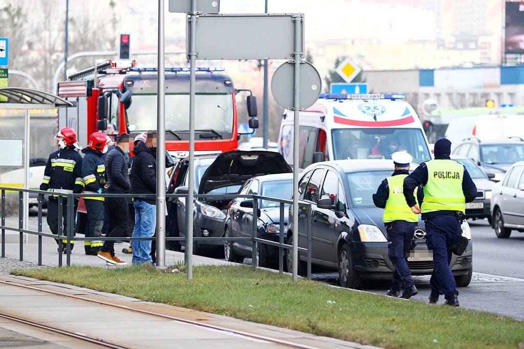 Kolizja w drodze po prezenty. Stłuczka pod Galerią Warmińską wypadek Braniewo, Wiadomości