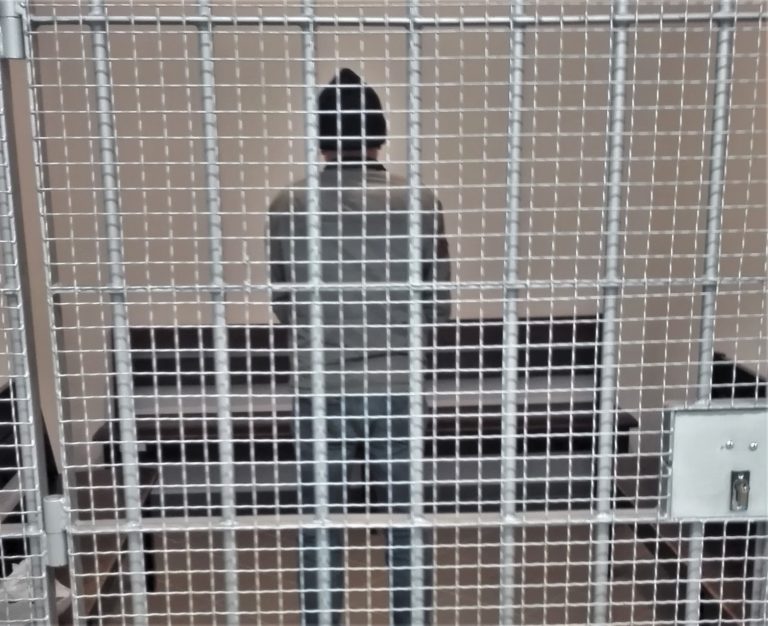 W nocy rzucał w żonę talerzami z resztkami jedzenia, ponieważ nie smakowała mu kolacja
