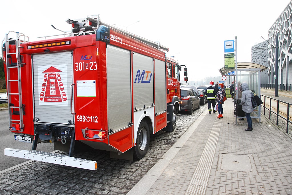 Kolizja w drodze po prezenty. Stłuczka pod Galerią Warmińską wypadek Wiadomości