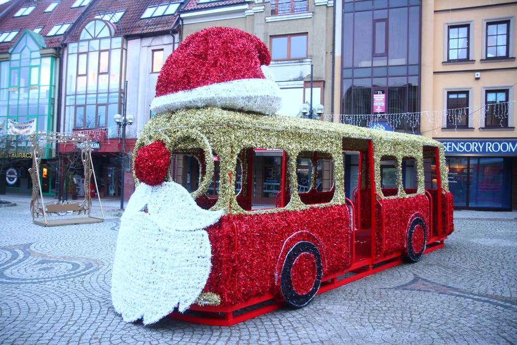Od kilku dni na olsztyńskim Starym Mieście przechodniów cieszą świąteczne dekoracje