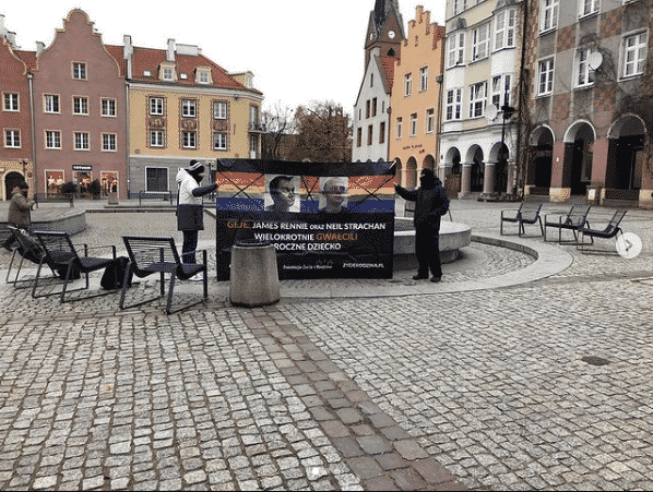 Pikieta „StopDewiacji” na starówce w Olsztynie. Wycelowana w środowiska LGBT+