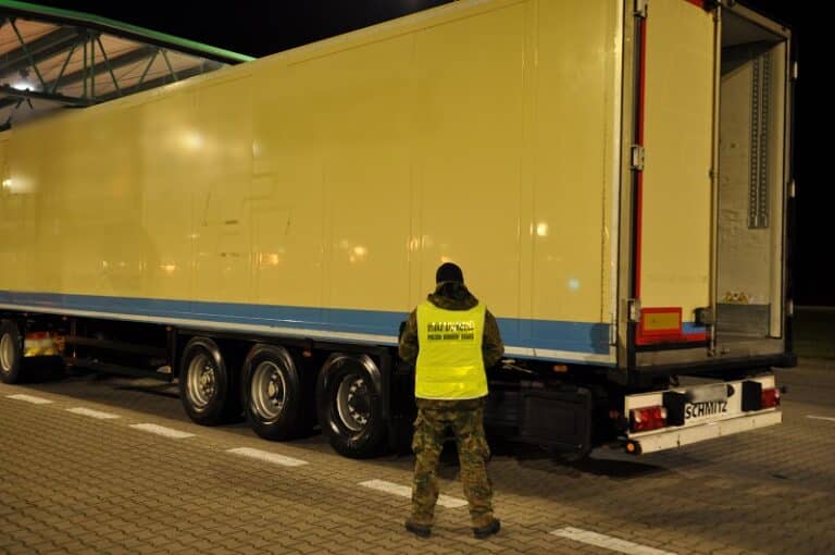 Straż graniczna zatrzymała chłodnię o wartości 100 tys. zł na granicy