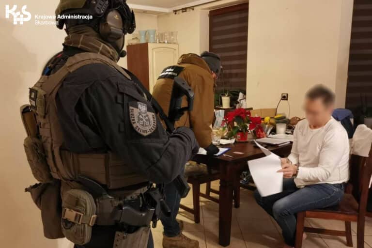 Kolejne zatrzymania członk&oacute;w grupy wystawiającej lewe faktury