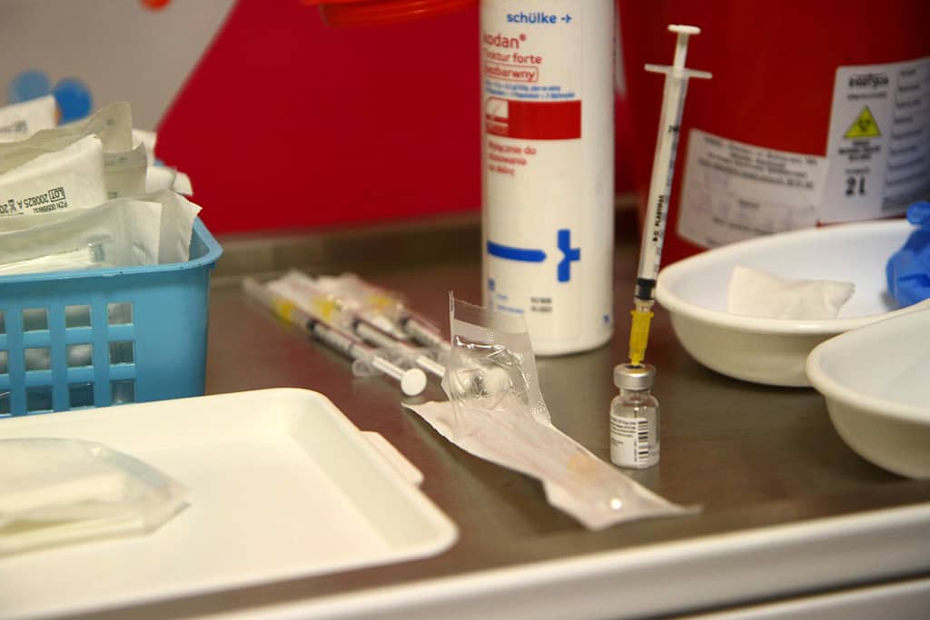Rozpoczęły się szczepienia przeciwko COVID-19 w Olsztynie