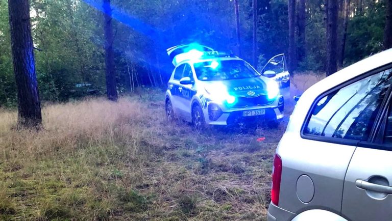Nie zatrzymał się do kontroli drogowej. Godzinę później policjanci byli pod jego drzwiami