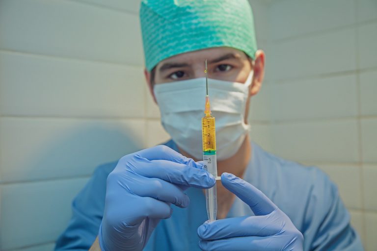 NFZ: po pierwszym etapie naboru 90 gmin z Warmii i Mazur z punktem szczepień przeciw COVID-19
