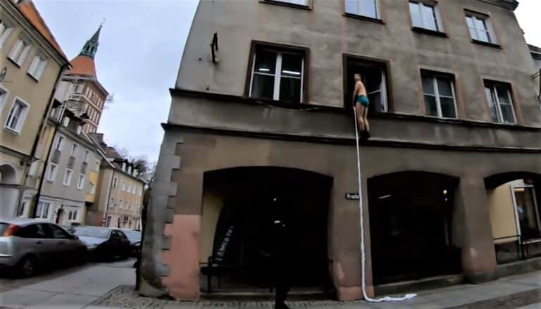 Uciekający kochankowie na olsztyńskiej star&oacute;wce