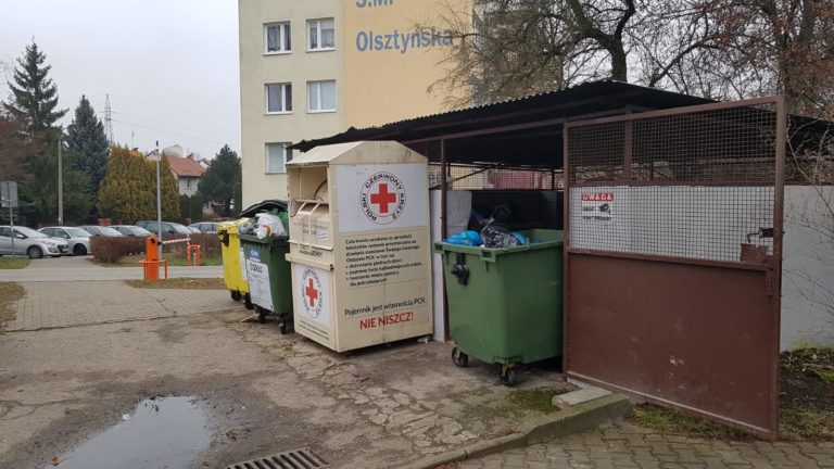 Kolejna śmierć na tej ulicy w Olsztynie. Znaleziono ciało w śmietniku