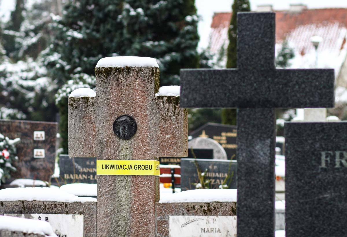 Likwidacja nieopłaconych grobów w Olsztynie i Dywitach