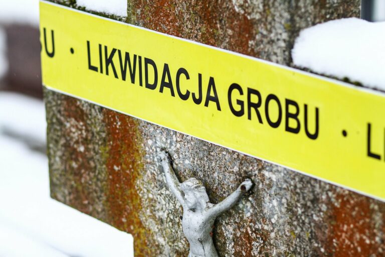 Likwidacja nieopłaconych grob&oacute;w w Olsztynie i Dywitach