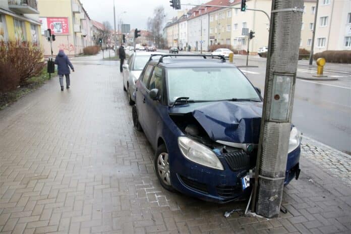 Plaga zdewastowanych i porzuconych aut w Olsztynie Wiadomości