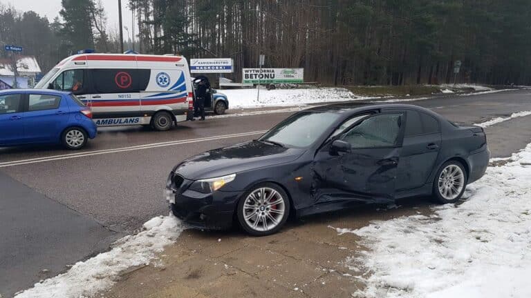 Zderzenie na skrzyżowaniu koło cmentarza