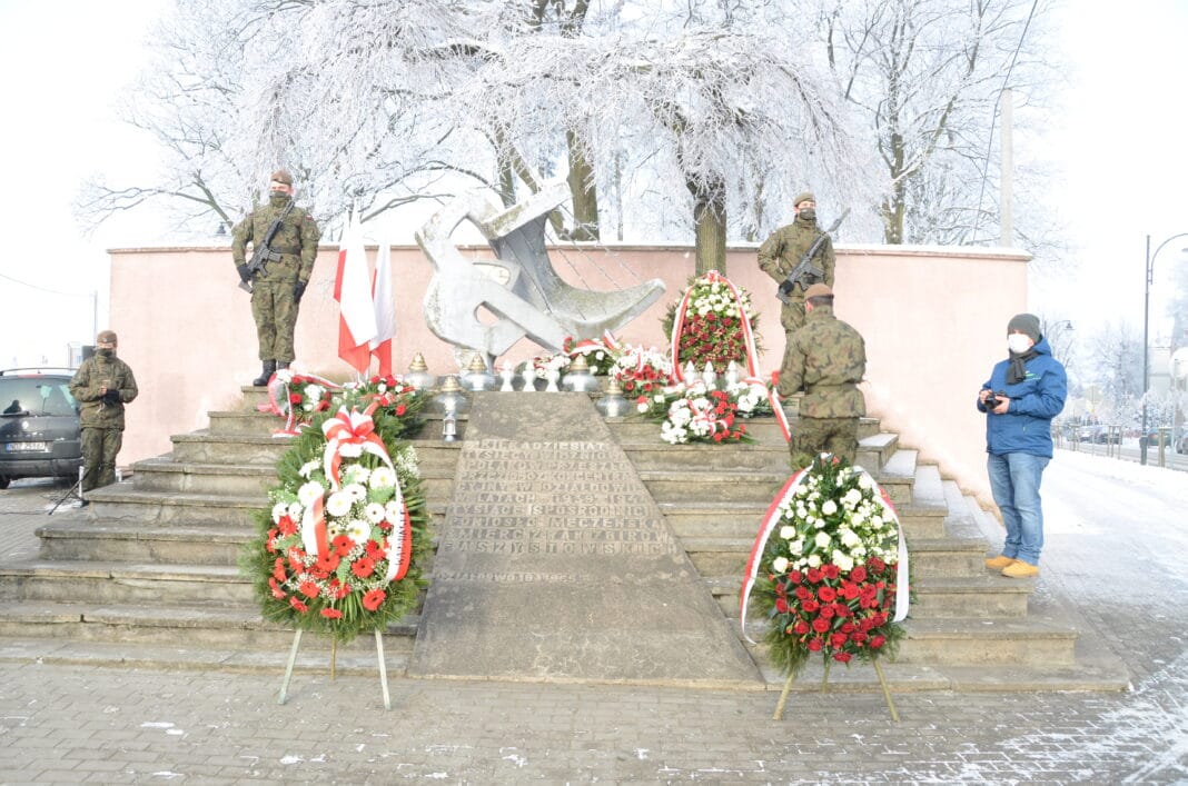 Dzień Pamięci Ofiar Obu Totalitaryzmów na Warmii i Mazurach