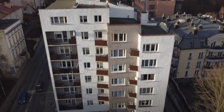 6-piętrowy wieżowiec olsztyński.