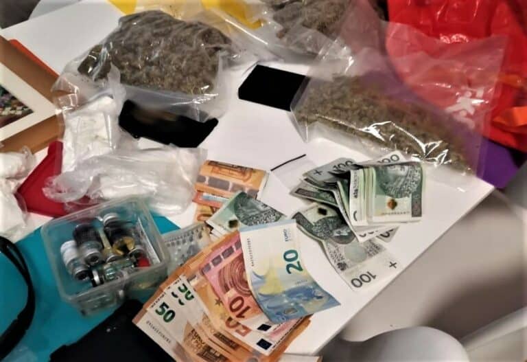 Olsztyn. Policja przejęła blisko kilogram narkotyk&oacute;w