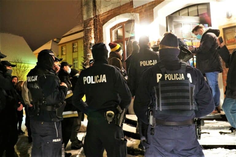 &bdquo;Nalot&rdquo; policji, sanepidu, straży pożarnej i celnik&oacute;w na klub w Olsztynie