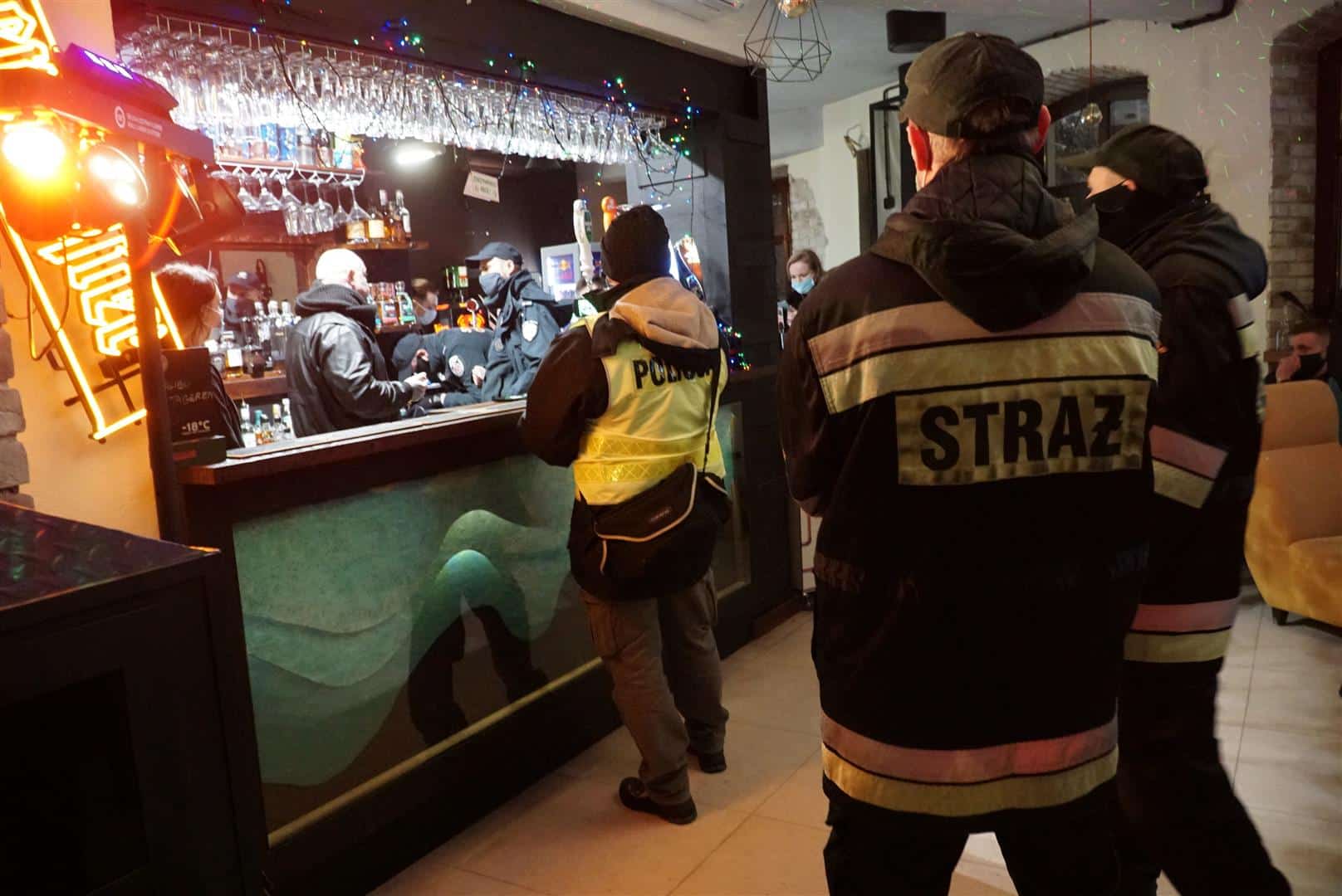 „Nalot” policji, sanepidu, straży pożarnej i celników na klub w Olsztynie