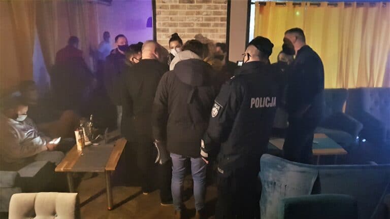 Dyskoteka i siłownia otwarte mimo lockdownu