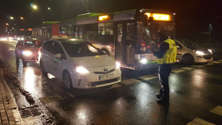 Policja zamyka ulice. Poszukują sprawcy usiłowania zab&oacute;jstwa