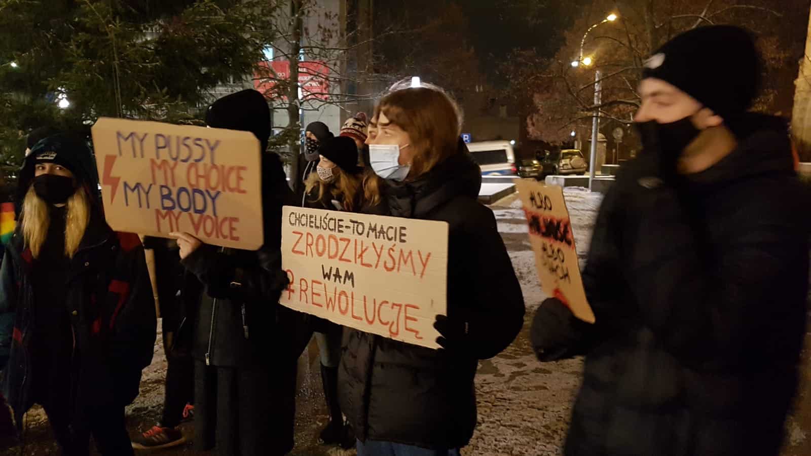 Rozgniewane kobiety nadal maszerują po Olsztynie