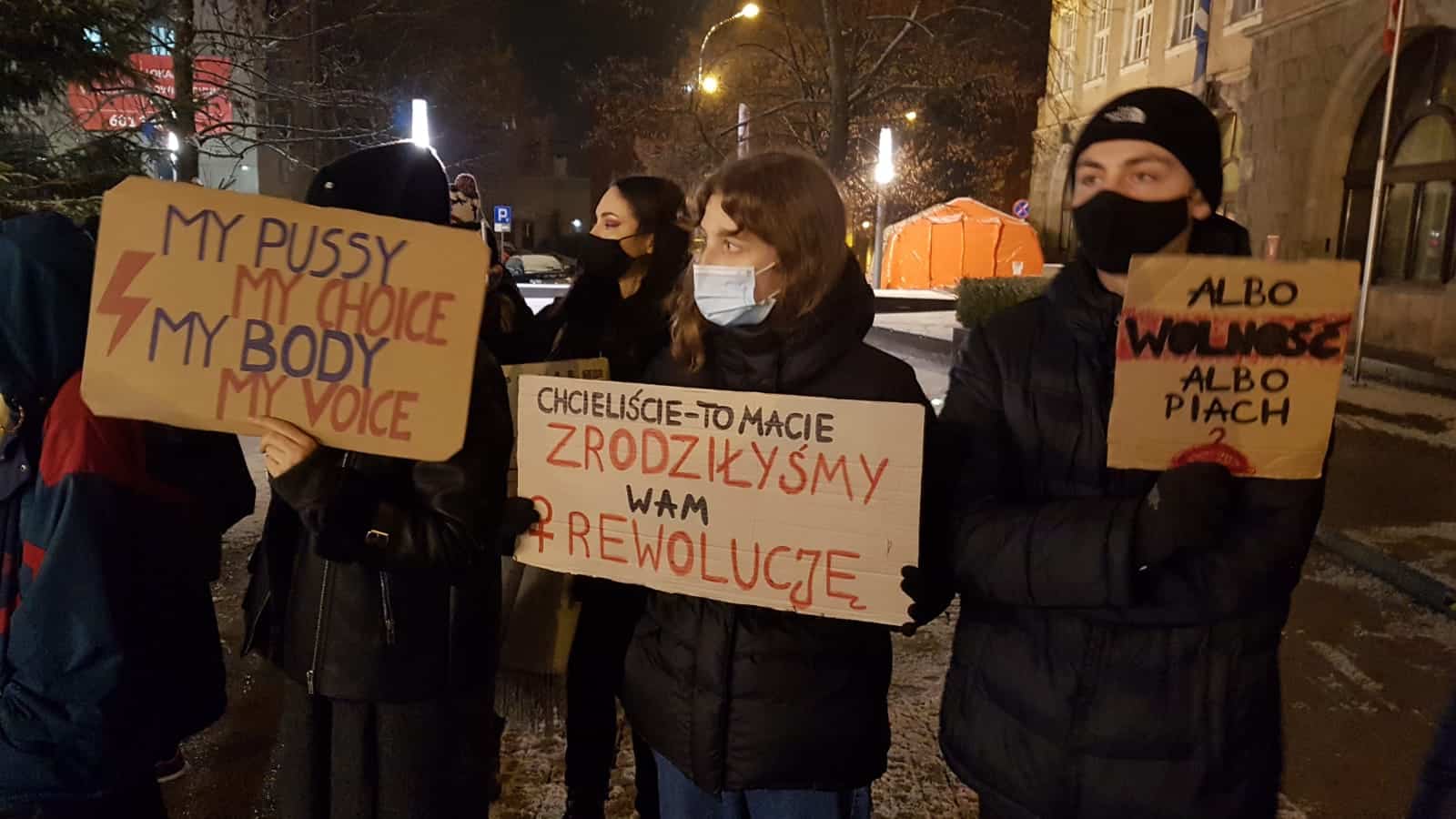 Rozgniewane kobiety nadal maszerują po Olsztynie