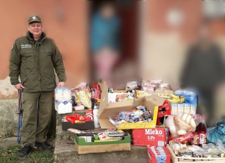 Funkcjonariusze straży granicznej udzielili pomocy starszemu małżeństwu