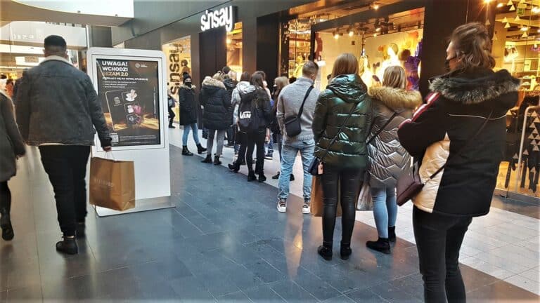 Tłumy na zakupach w Galerii Warmińskiej. Wszędzie kolejki