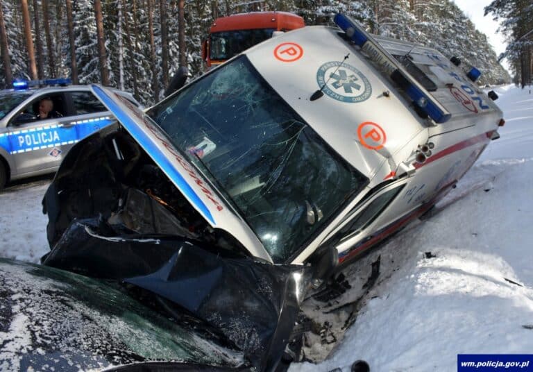 Zmarł pacjent z karetki, która uczestniczyła w wypadku