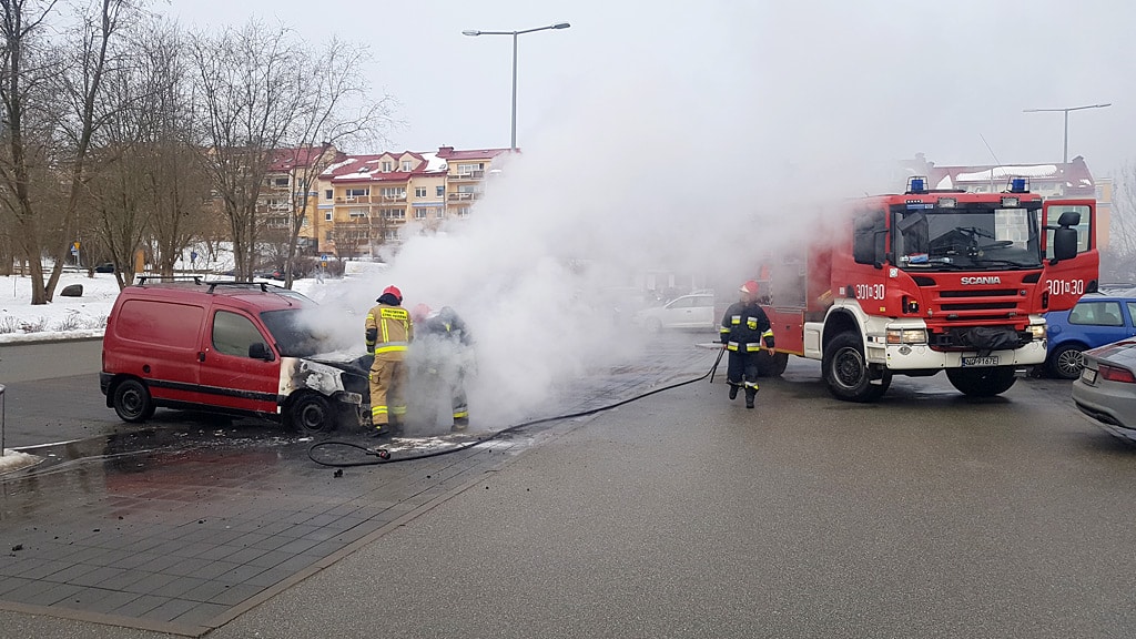 Kolejne dwa samochody spłonęły w Olsztynie