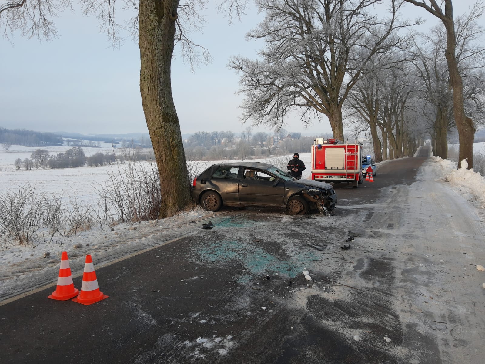 41-letnia kobieta uderzyła autem w drzewo zdarzenie drogowe Wiadomości, Lidzbark Warmiński