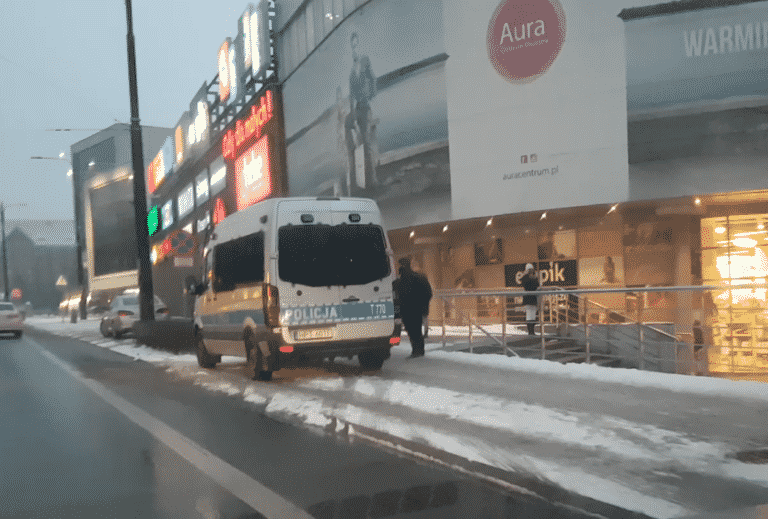 Interwencja policji pod Aurą. Dw&oacute;ch mężczyzn zabrał radiow&oacute;z