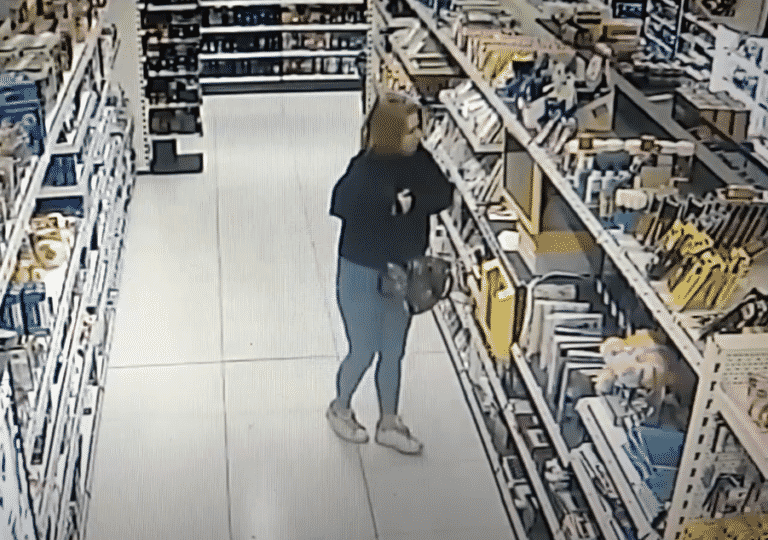 Policjanci poszukują złodziei sklepowych. Widziałeś ich?