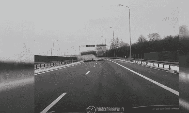 Jechał autobusem pod prąd na S7