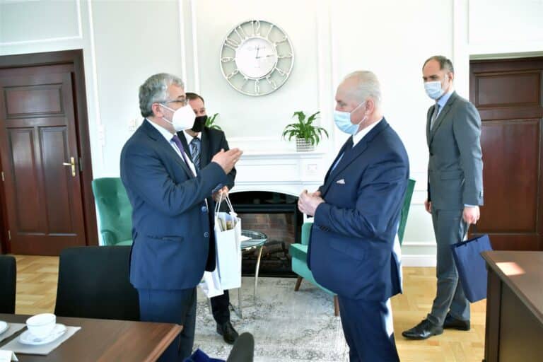 Węgierscy dyplomaci z wizytą u marszałka wojew&oacute;dztwa warmińsko-mazurskiego