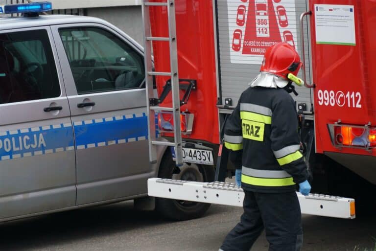 Pożaru samochodu w garażu podziemnym. Ewakuowano mieszkańc&oacute;w bloku