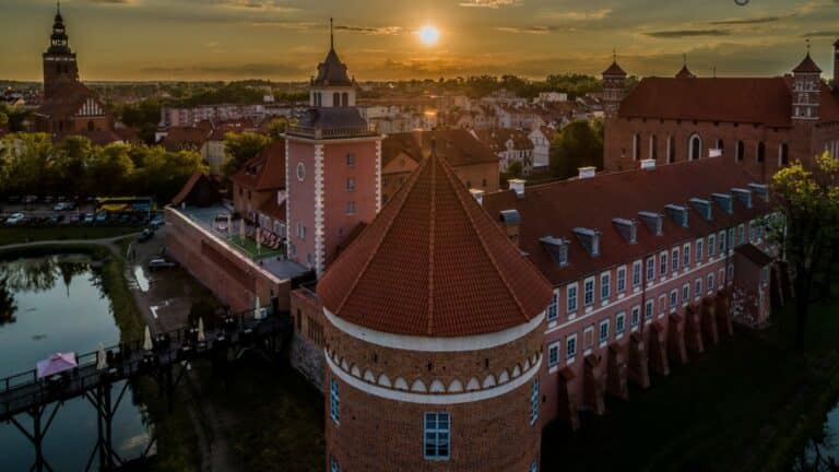 Przedsiębiorca z branży hotelarskiej na Warmii i Mazurach: czujemy się jak kozły ofiarne