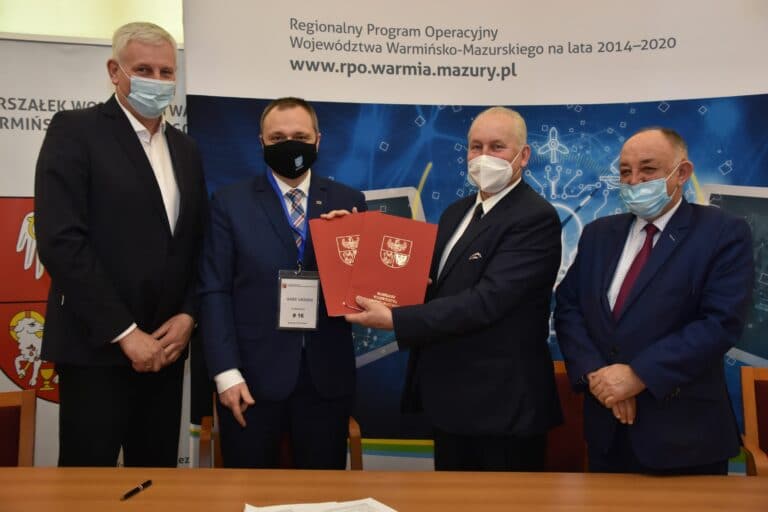 Podpisano umowy na dofinansowanie wielkiej pętli rowerowej wok&oacute;ł Jezior Mazurskich