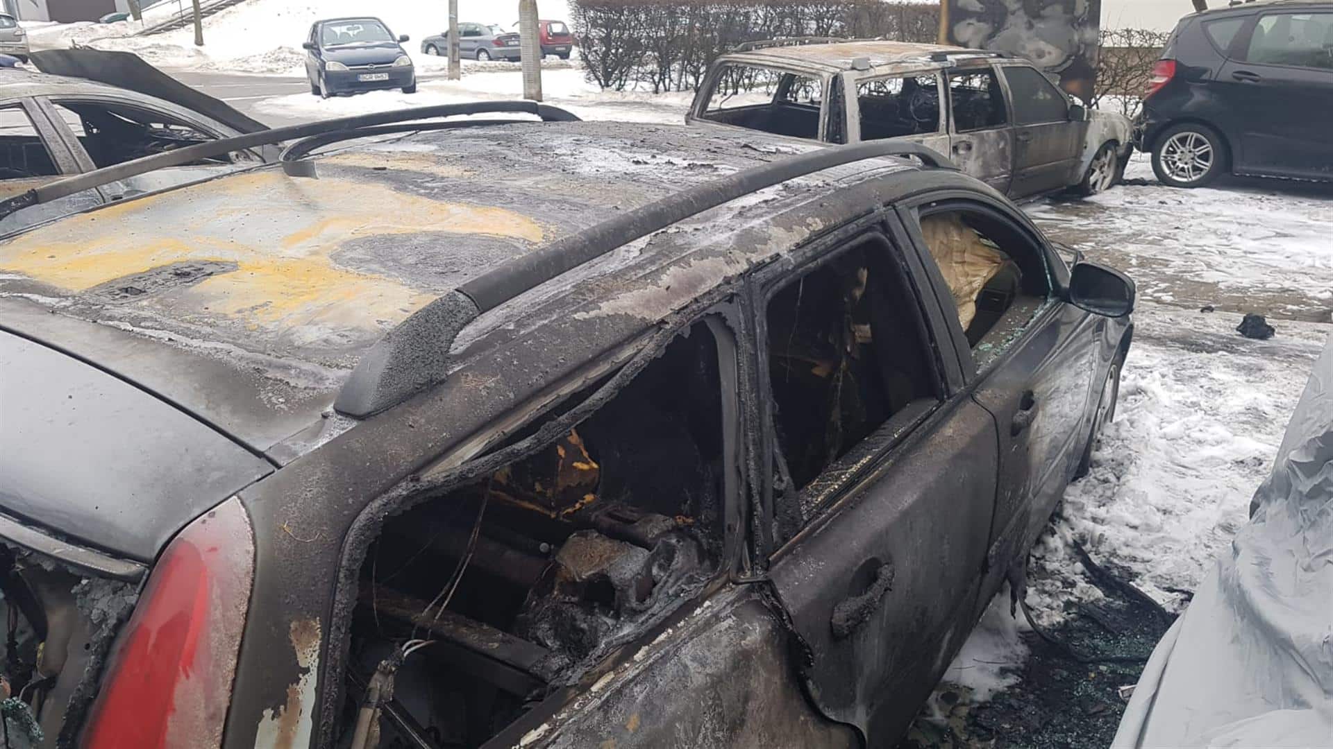 Osiem aut spłonęło na Jarotach