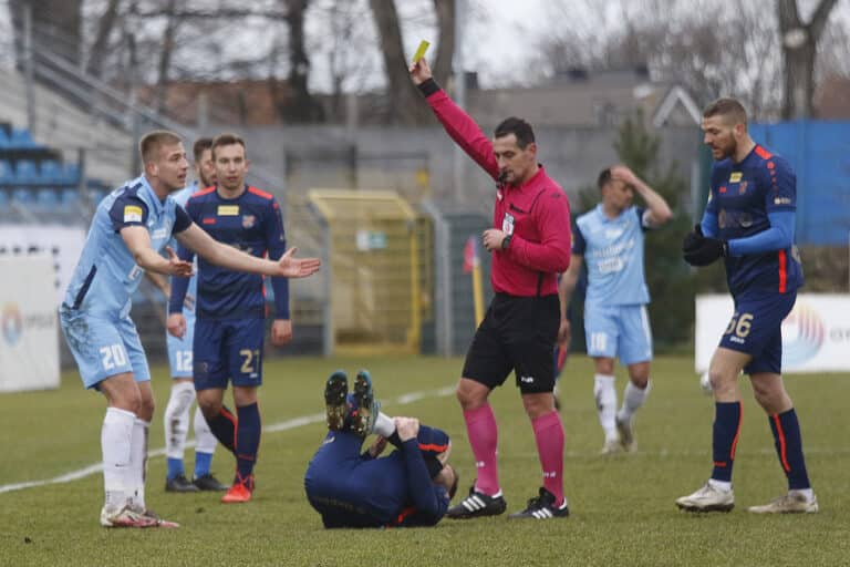 Piłkarze Stomilu zarzucają groźby byłemu trenerowi Odry Opole