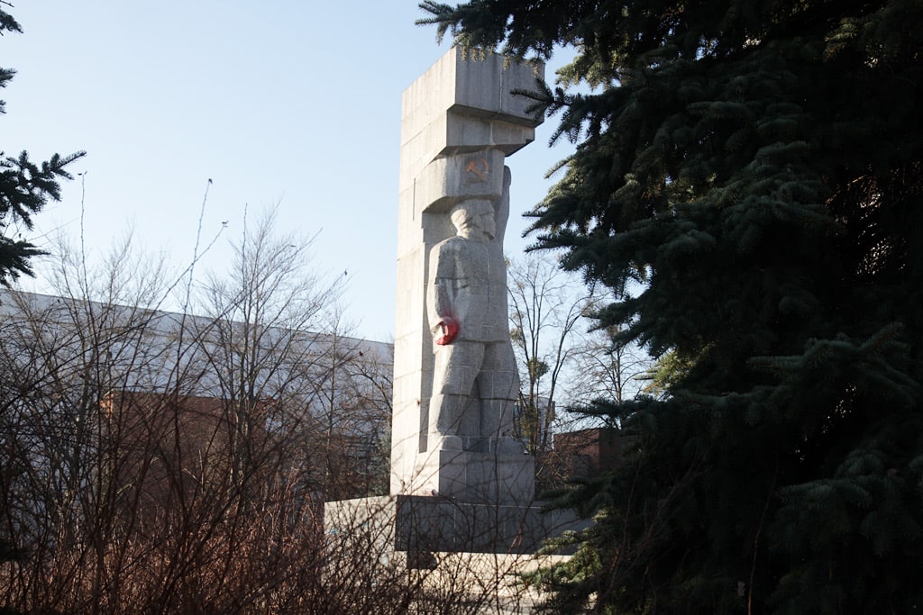 Pomnik z olsztyńskich „szubienic” się sypie?