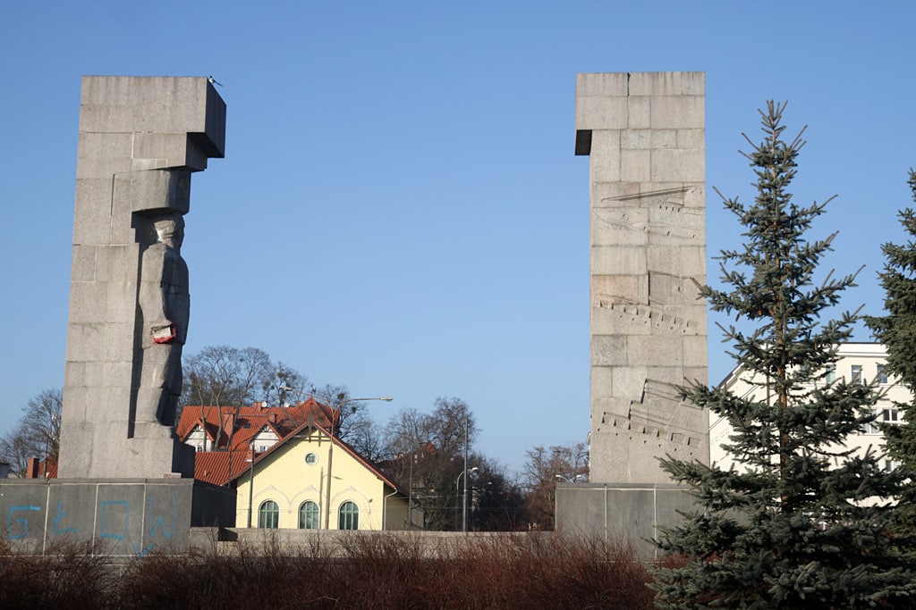 Pomnik z olsztyńskich „szubienic” się sypie?