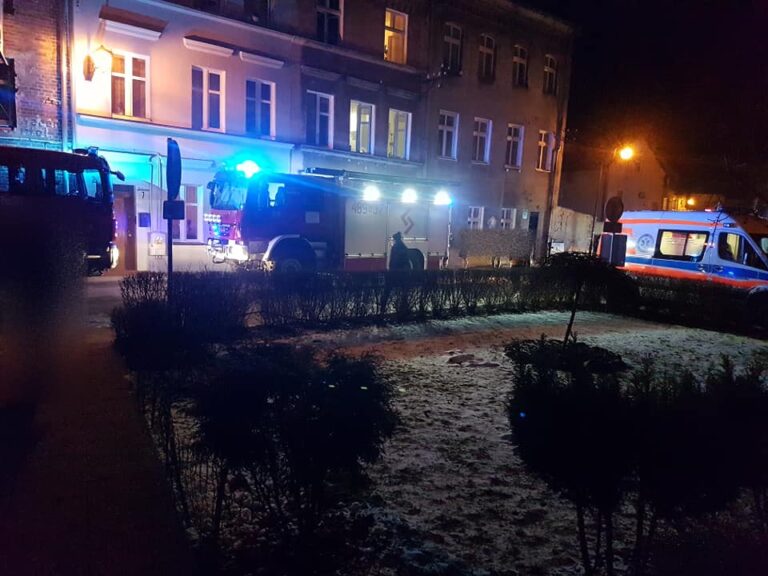 Pożar mieszkania. Jedna osoba z poważnymi oparzeniami