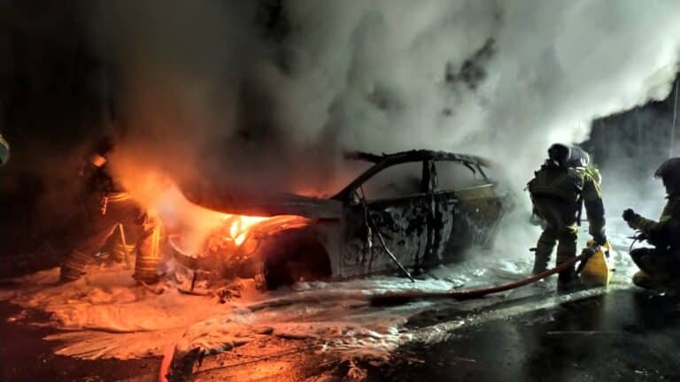 Samoch&oacute;d zapalił się w trakcie jazdy