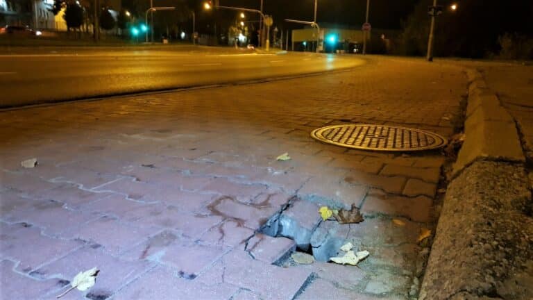 Olsztyniacy wskazują na niebezpieczne miejsce w mieście. ZDZiT bagatelizuje sprawę?