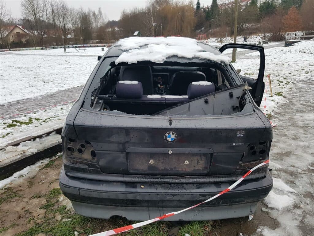 Policja złapała wściela porzuconego BMW. Od razu trafił do aresztu na 210 dni