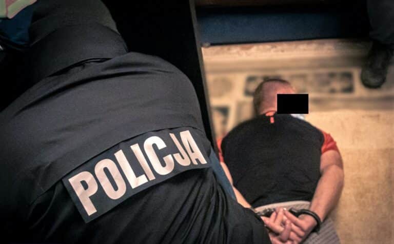 Policja oddała strzały do mieszkańca Olsztyna. Został czterokrotnie postrzelony w nogi