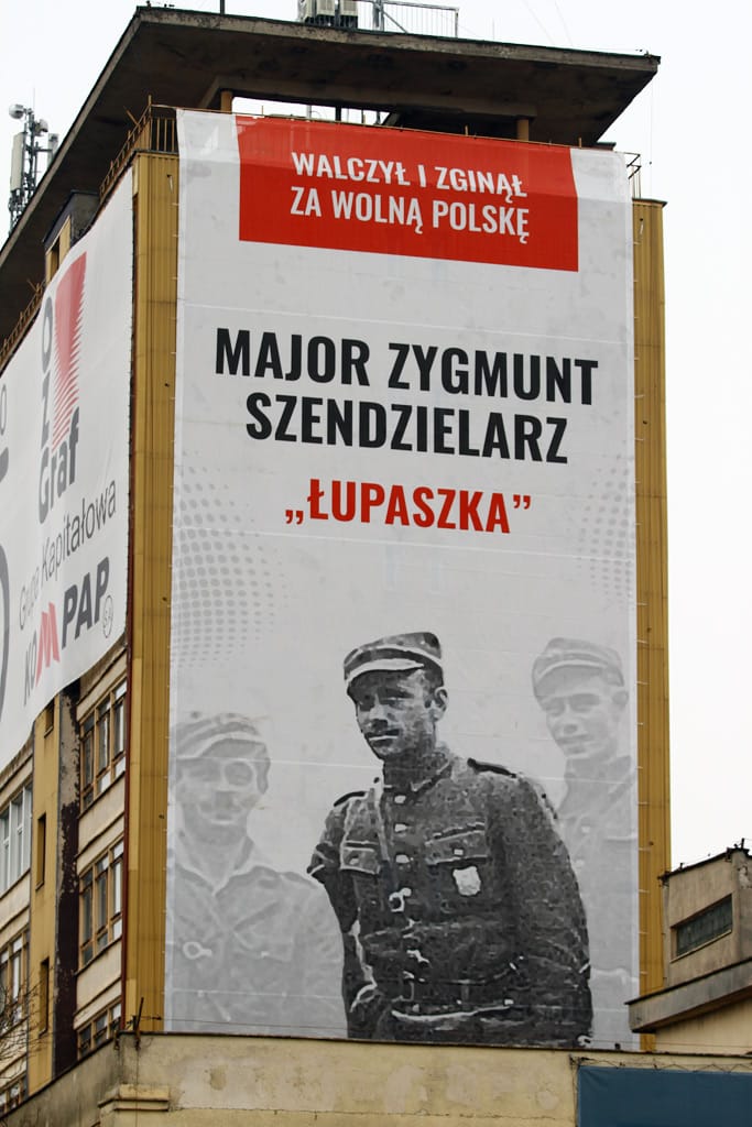 W Olsztynie zawisł baner z „Łupaszką” ku pamięci Żołnierzy Wyklętych