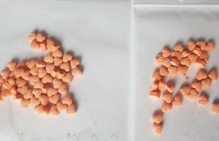 W piwnicy 25-latka znaleziono tabletki w kształcie serca. Grożą mu 3 lata więzienia