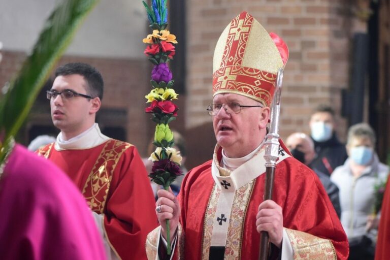 Abp G&oacute;rzyński: Poddawani jesteśmy manipulacji