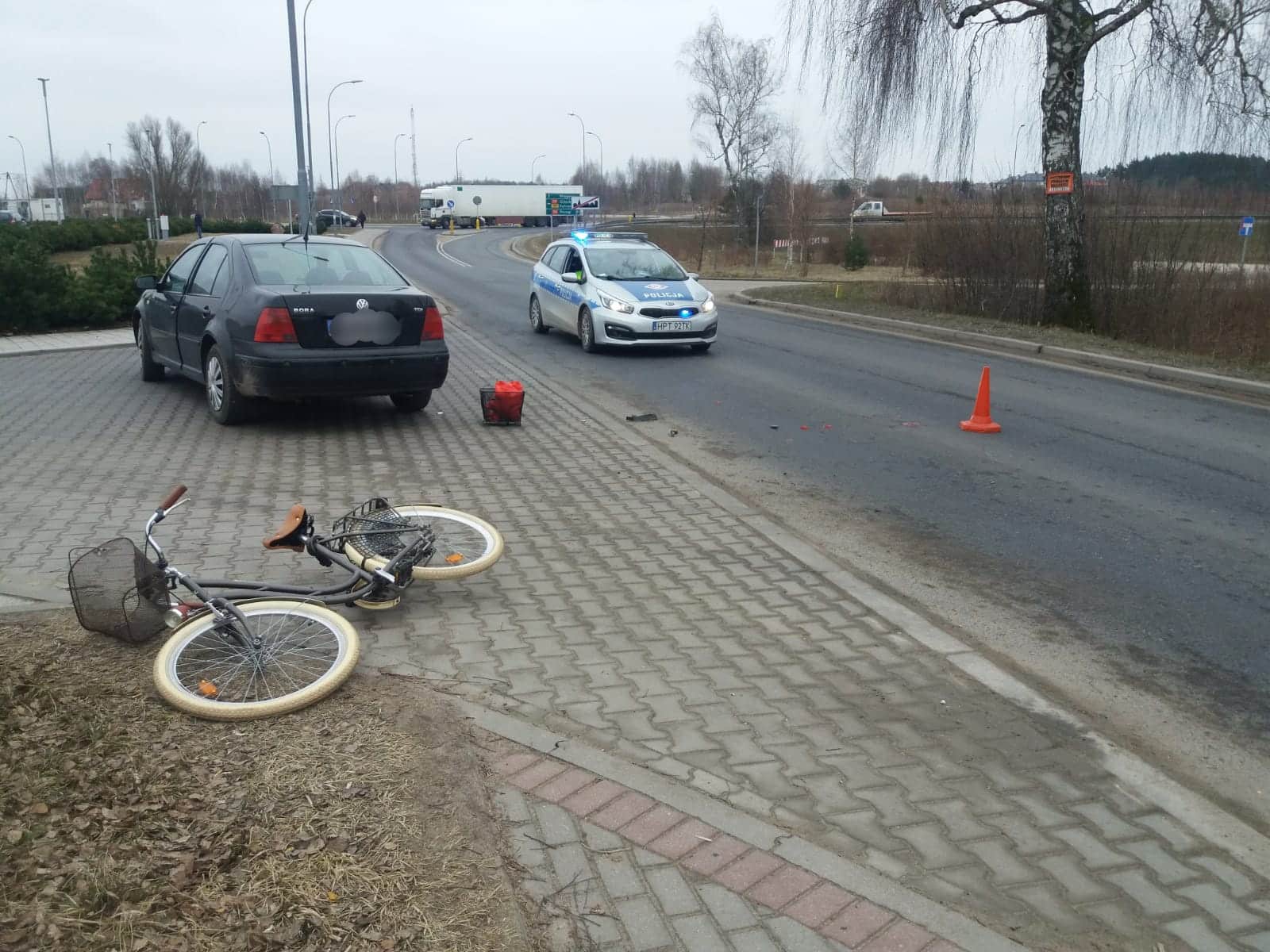 Wypadek z udziałem rowerzystki. Kobieta trafiła do szpitala rower Olsztyn, Wiadomości